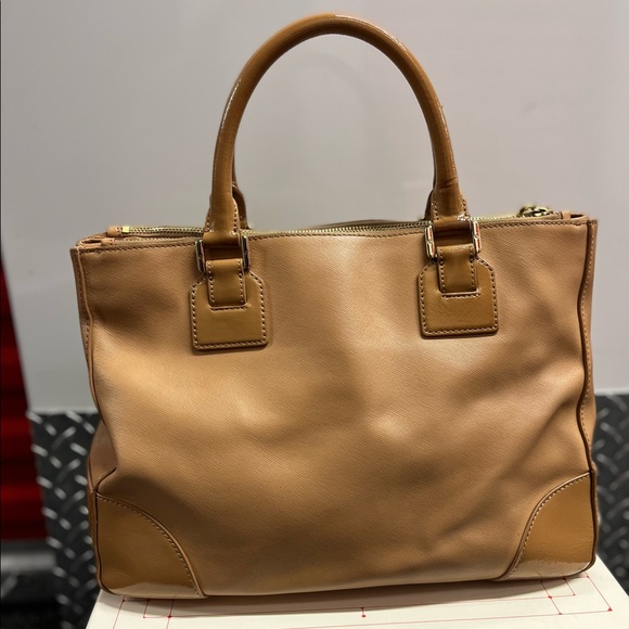 TORY BURCH Robinson Beige Saffiano Leather Large Satchel Shoulder Bag - Picture 4 of 12